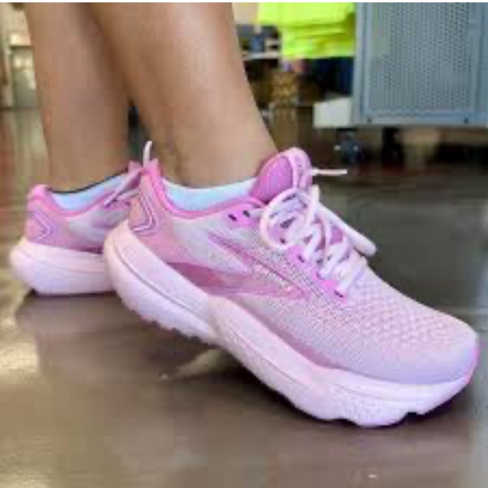 Brooks Women's Pink Athletic Shoes